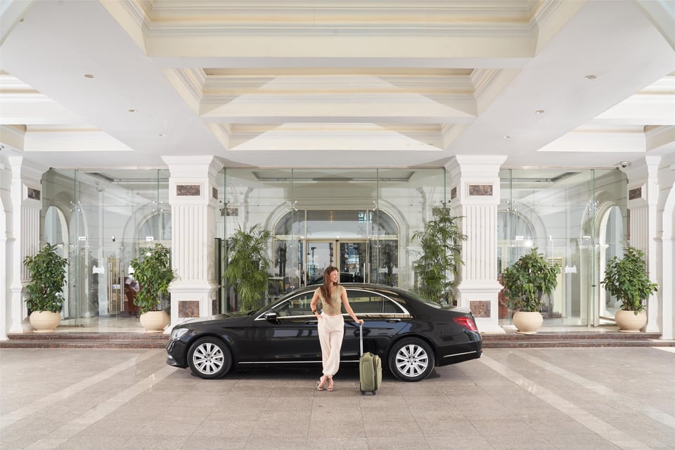 Hotel entrance & transfer services