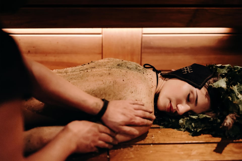 scrub application during Latvian pirts journey