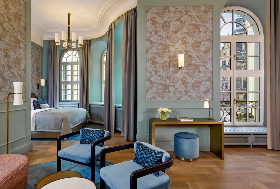 Hotel Taschenbergpalais Kempinski Dresden_JuniorSuite_with view_copyright Kempinski Hotels.jpg