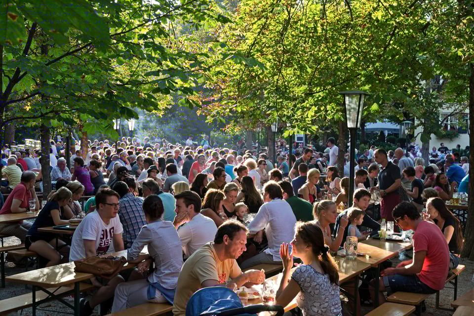 Nr. 2211s Biergarten Muenchen Foto Luis Gervasi.jpg