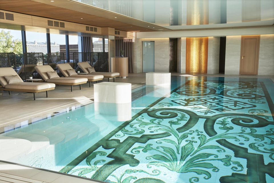 The indoor pool at Kempinski The Spa, Hotel Vier Jahreszeiten Kempinski München