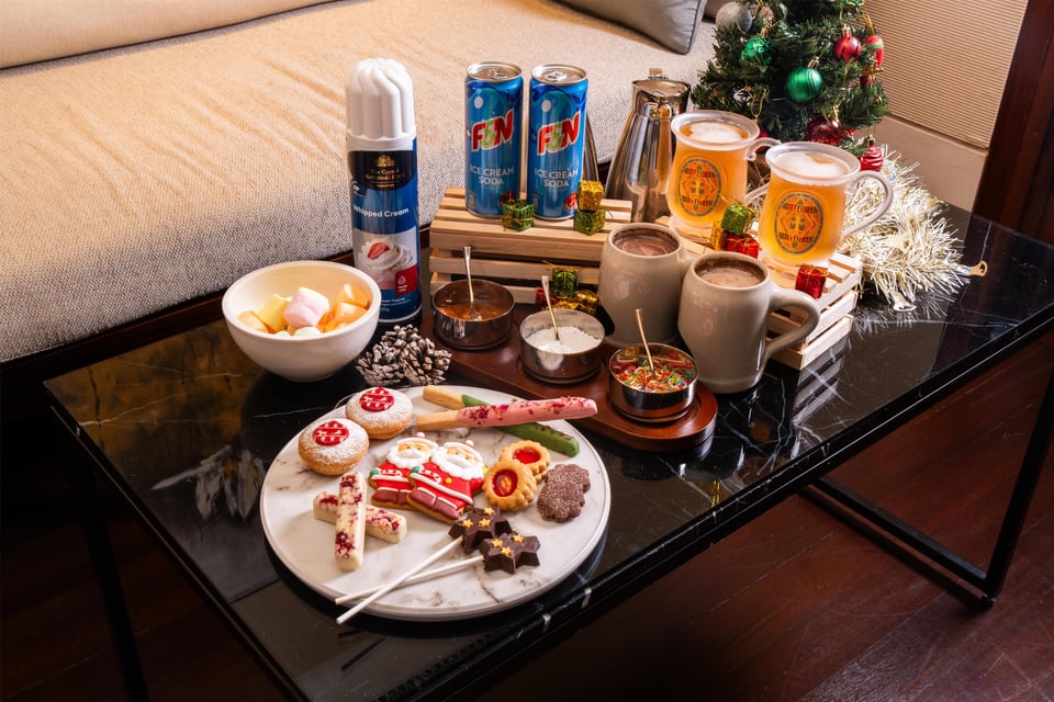 KISIN1 - 2026 - Christmas Family Room Package