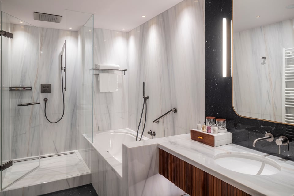 KISMV Premier Junior Suite 330 (7).jpg