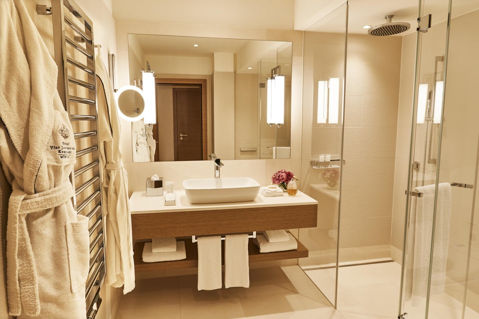 Hotel Vier Jahreszeiten Kempinski Muenchen - Bad im Gästezimmer
