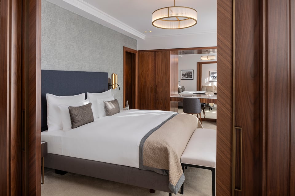 KISMV Premier Junior Suite 330 (1).jpg