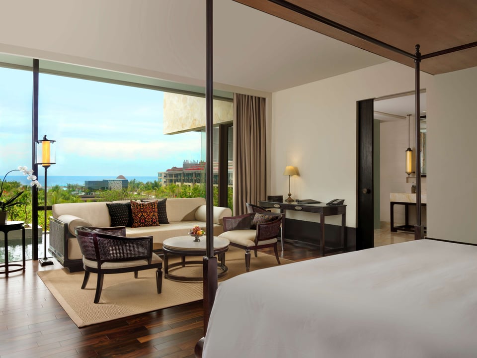 The Apurva Prestige Ocean Suite, kamar di The Apurva Kempinski, Bali.