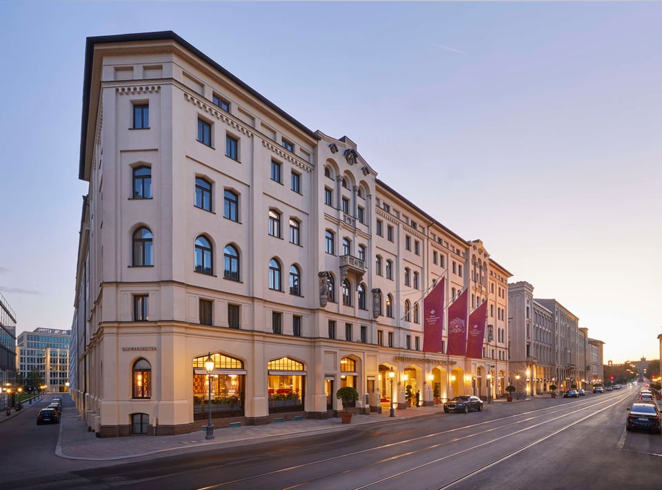 Hotel Vier Jahreszeiten Kempinski Muenchen - Exterior