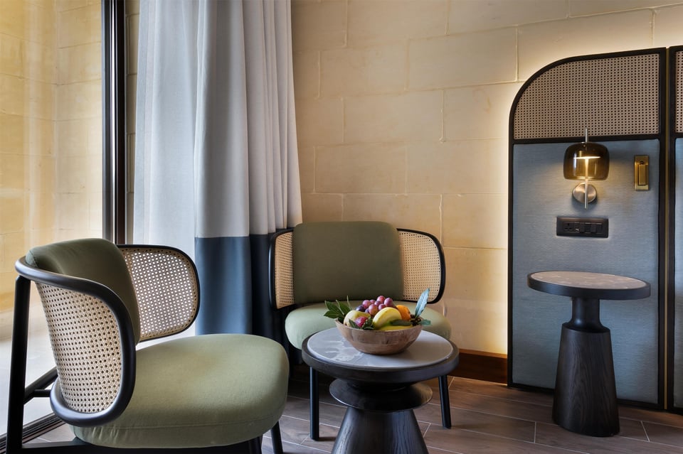 Deluxe Pool View Room
